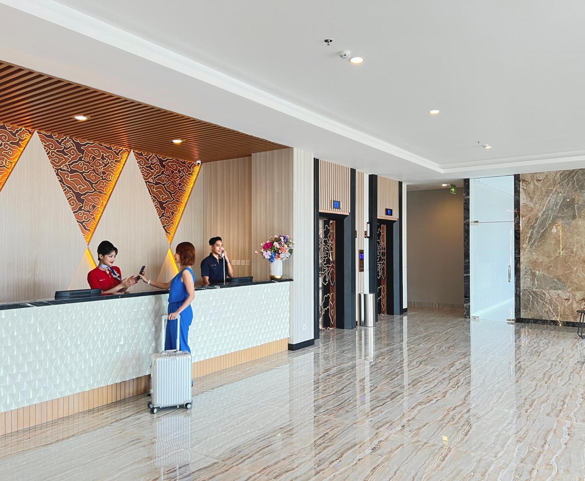D'Primahotel Airport Sultan Hasanuddin Makassar Sudiang Exterior photo